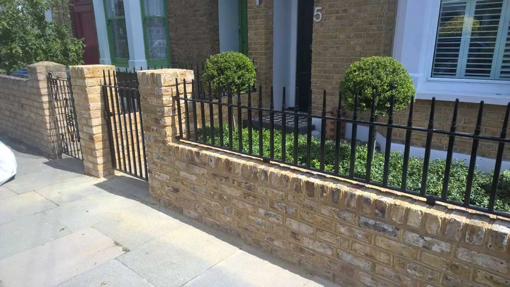 Chiswick black railings