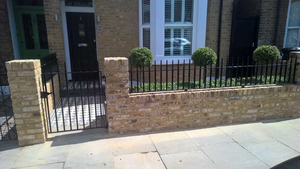 Chiswick black railings