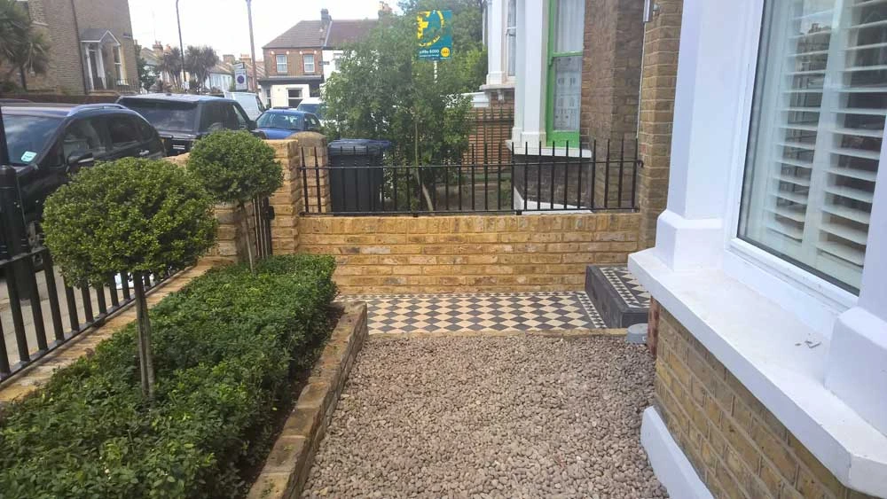 Chiswick black railings