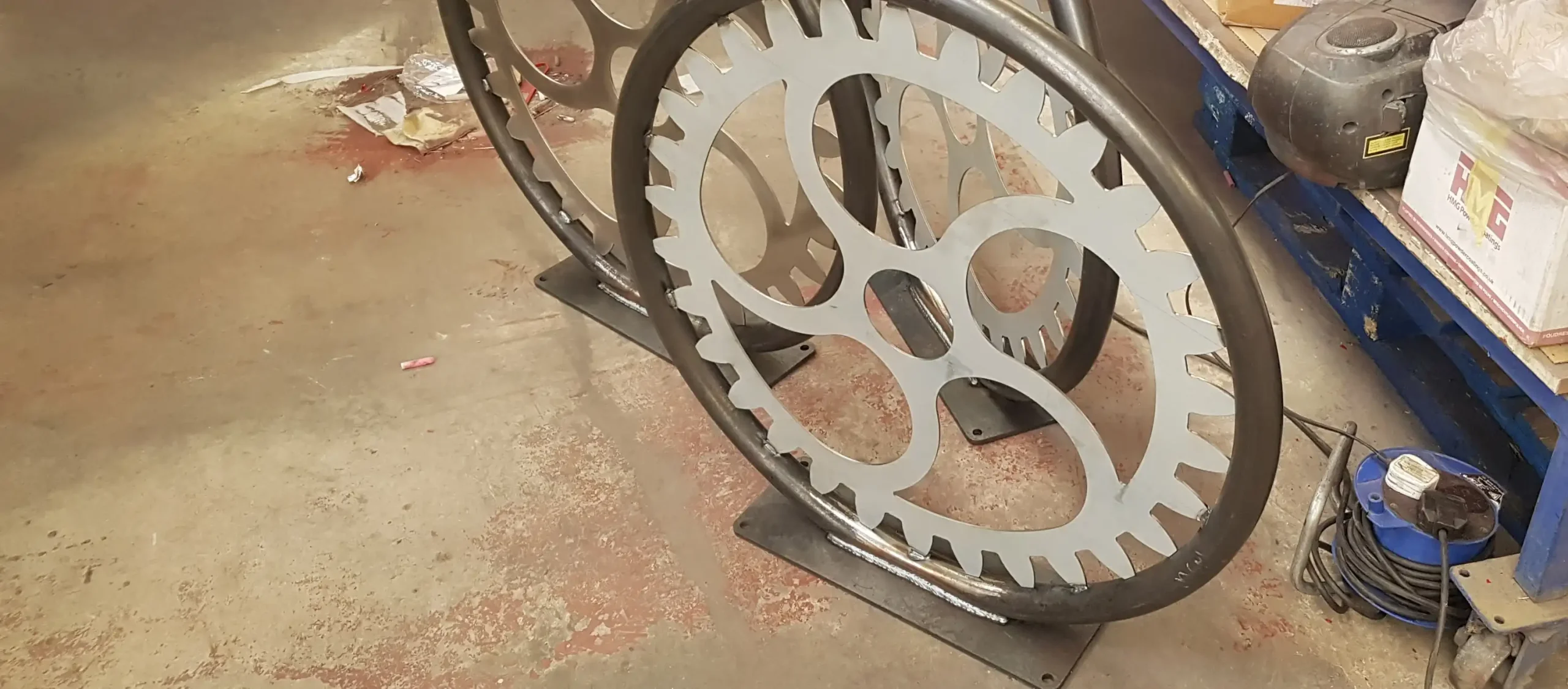 Metal cycle stand